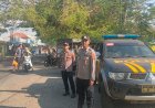 Cegah kemacetan dan laka lalin serta tawuran pelajar Polsek Lemahabang atur lalu lintas pada jam pulang sekolah.
