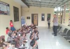 Kapolsek Pabuaran Polresta Cirebon AKP Much. Soleh, S.H., Jalin Keakraban dan Ajari Pemahaman Berlalu Lintas kepada Anak melalui Polisi Sahabat TK Miftahul Jannah