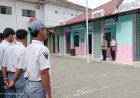 Kapolsek Gegesik AKP SUHERYANA, SH bertindak sebagai Pembina Upacara Bendera di SMK Plus Fatahillah pada Senin (27/10/2025). Kegiatan yang berlangsung di Lapangan Upacara SMK Plus Fatahillah ini dihadiri oleh kepala sekolah, guru, siswa.