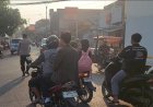 Cegah kemacetan, laka lantas, dan tawuran pelajar, Polsek Lemahabang atur lalu lintas di pertigaan Cipeujeuh pagi hari.