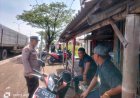 Sambangi warga Polsek Gebang Polresta Cirebon laksanakan Patroli dialogis bersama warga Desa Melakasari