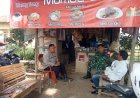 Kanit Binmas Sampaikan pesan Kamtibmas kepada warga yg sedang nongkrong di warung guna cipkon wilayah tetap terjaga dengan baik.