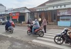 Giat Rutin Pengaturan Lalu Lintas Pagi Hari di Depan sekolah SMP Kec. Susukan Kab. Cirebon.