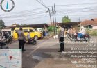 Anggota Polsek Arjawinangun pengaturan arus Lalu lintas di Jalan depan MTSN 03 Cirebon - Arjawinangun
