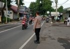 Bentuk Pelayanan Polri Kepada Masyarakat, Polsek Dukupuntang Laksanakan Giat Rutin Pengaturan Lalu Lintas Pagi