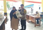 Bhabinkamtibmas Ds. Kepongpongan Monitoring Pembagian Beras Bantuan Dari