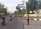Polsek Ciwaringin Laksanakan Pelayanan Prima Pagi Hari untuk Wujudkan Keamanan Pelajar dan Pengguna Jalan