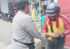Polri peduli anggota Polsek Gebang Polresta Cirebon Gelar acara Berbagai Nasi kotak kepada warga di Desa Playangan Kec Gebang