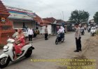 Dalam Rangka Pelayanan Kepada Masyarakat, Polsek Kaliwedi Laksanakan Giat Rutin PH Pagi Di Depan SMPN 1 Kaliwedi Kec.Kaliwedi Kab. Cirebon