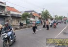 Bantu Kelancaran Rutinitas Masyarakat Polsek Klangenan Polresta Cirebon Melaksanakan Pengaturan Lalu lintas pagi.