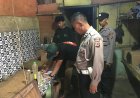Anggota Lalu lintas Polsek Arjawinangun PH Pagi berikan kelancaran kepada masyarakat pengguna jalan.