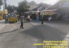 Kapolsek Sedong melaksanakan Giat Rutin PH pengaturan lalu lintas di pertigaan pasar Sedong.