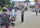 Antisipasi kemacetan dan laka lalin serta tawuran pelajar Polsek Lemahabang atur lalu lintas pada jam pulang sekolah