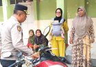Kapolsek Arjawinangun Sambang Warga sampaikan pesan Kamtibmas serta sosialisasi layanan 110.