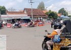 Cegah kemacetan dan kerawanan lain saat libur, Pos Pam Lemahabang atur lalu lintas di Pertigaan Cipeujeuh.