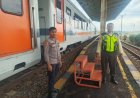 Giat rutin Personil Polsek Babakan Polresta Cirebon Laksanakan Giat Monitoring serta Pengamanan Angkutan Umum Nataru 2025/2026 di Stasiun Kereta Api Babakan.