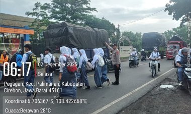 Kapolsek Gempol Polresta Cirebon Atur Lalin Pantura Jam Sibuk