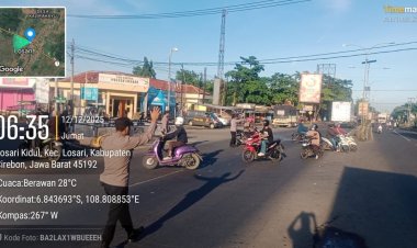 Personil Polsek Losari Lakukan PH dan Pengaturan Lalu-lintas di depan SMPN 1 Losari Serta  Pertigaan Jalan Baru Losari Untuk Memberi Rasa Aman Terhadap Anak-anak Sekolah Dan Masyrakat