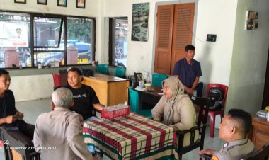 Polsek Plered Tampung Aspirasi Masyarakat melalui Giat Jum'at Curhat Balai Desa Cangkring