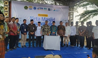 Kapolsek Kaliwedi Beserta Anggota melaksanakan Pengamanan Peresmian Tirta Masjid Guwa Lor Kec. kaliwedi Kab. Cirebon