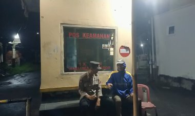 Jalin silaturahmi dan Pelihara Kamtibmas, Patroli Polsek Lemahabang sambangi Pos Satkamling