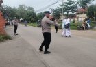 Berikan Pelayanan kepada Masyarakat, Polsek Kaliwedi Laksanakan PH Pagi di Depan SMPN 1 Kaliwedi