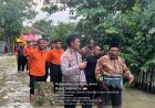 Polresta Cirebon Sigap Tangani Banjir di Jagapura Lor dan Jagapura Kulon