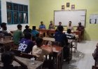Serap Aspirasi Warga, Bhabinkamtibmas Karangsari Hadiri Musyawarah Desa di Balai Desa Karangsari