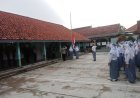 Kanit Binmas Polsek Sedong melaksanakan giat Police Goes To School, pembinaan di SMK Bina Bangsa.