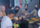 Polwan Polda Jabar Sibuk Memasak dan Siapkan Makanan Untuk Korban Banjir di Karawang