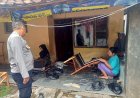 Jalin Kedekatan, Panit Binmas Polsek Weru Sambangi Pengrajin Rumah Kayu di Desa Tegalwangi