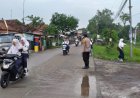 Dalam Rangka Pelayanan Kepada, Polsek Kaliwedi Laksanakan Giat Rutin PH Pagi Di Depan  SMPN 1 Kaliwedi Kec.Kaliwedi Kab. Cirebon