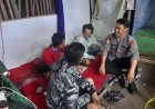 Unit Patroli Polsek Babakan sambangi Pos Kamling dan Pemuda Nongkrong di desa Gembongan mekar kecamatan Babakan, Kab Cirebon