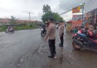 Polsek Lemahabang Laksanakan Pengaturan Lalu Lintas Pagi di Pertigaan Cipeujeuh