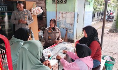 Kapolsek Ciwaringin bersama anggota melaksanakan Sambang dengan para warga kaum Ibu2, melakukan kunjungan dengan tujuan mempererat hubungan dengan warga sekaligus memberikan himbauan keamanan bagi masyarakat. Kunjungan tersebut bertujuan untuk meningkatkan keakraban antara kepolisian dan warga setempat serta memberikan himbauan agar selalu waspada terhadap potensi tindak kriminalitas.