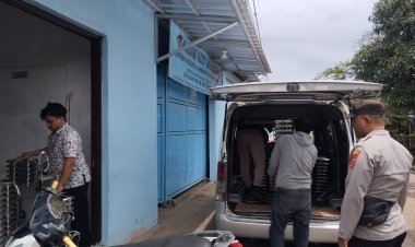 Bhabinkamtibmas Desa Rawaurip Polsek Pangenan Melaksanakan Monitoring Pendistribusian Makan Bergizi Gratis (MBG) di SDN 01 Rawaurip termasuk Desa Rawaurip Kecamatan Pangenan Kabupaten Cirebon.