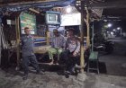 Kanit Binmas dan bhabinkamtibmas kontrol Poskamling di Desa Gegesik Kidul