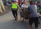 Sapa masyarakat melalui Gatur Pagi, Personil Polsek Pabuaran Polresta Cirebon, berikan pelayanan demi terciptanya Kamseltibcarlantas.