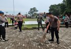 Tindaklanjuti Arahan Presiden RI, Polsek Gempol Bersama Forkopimcam Gelar Kerja Bakti di Alun-Alun Palimanan