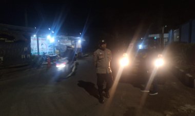Cegah Pencurian dan Kejahatan di malam hari, Polsek Lemahabang laksanakan Patroli jalur rawan.