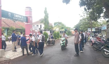 Polsek Susukan Lebak Atur Lalin, Layani Masyarakat & Siswa