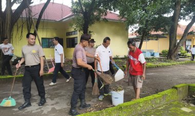 Tingkatkan Tata Kelola dan Kebersihan Lingkungan, Polsek Susukanlebak Bersama Muspika Gelar Kerja Bakti di Alun-Alun Kecamatan