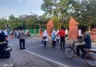 Polsek Susukan Polresta Cirebon Laksanakan Pengaturan Lalu Lintas Pagi di Depan SMPN 1 Susukan